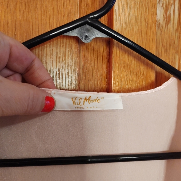 Vintage Val Mode pale pink satin scalloped edge robe - Picture 10 of 11
